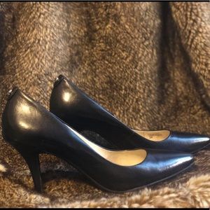 Michael Kors Black Flex Mid Pump, Size 6.5